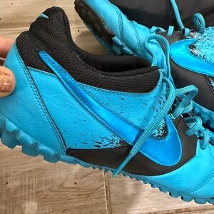 Nike Men’s Vibrant Blue and Black Sneakers and Shin Guards